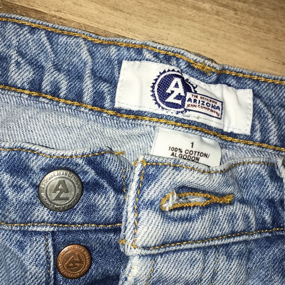 Arizona Jean cutoffs - Picture 3 of 4